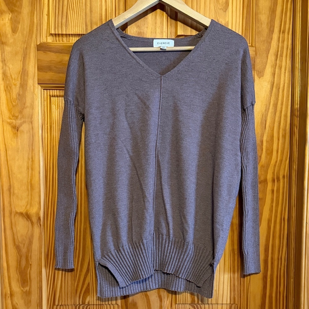 Evereve Women's V-Neck Sweater in Lavender